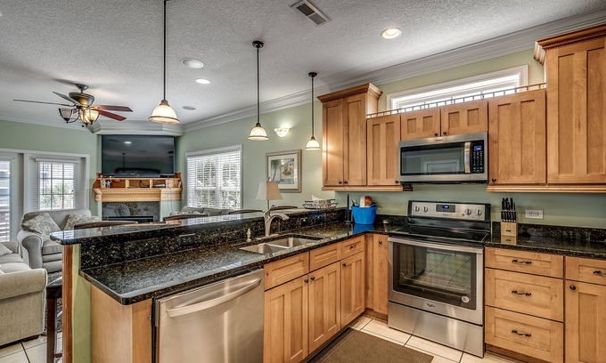 Garden City House | SEA FOAM - PRIVATE POOL, HOT TUB AND ELEVATOR 5 BR 5 1/2 BATH