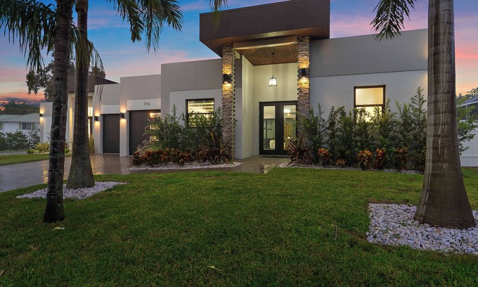 Historic Braden Castle House | Sea Gem | Waterfront Oasis w/Pool, Dock + Paddle/Kayaks