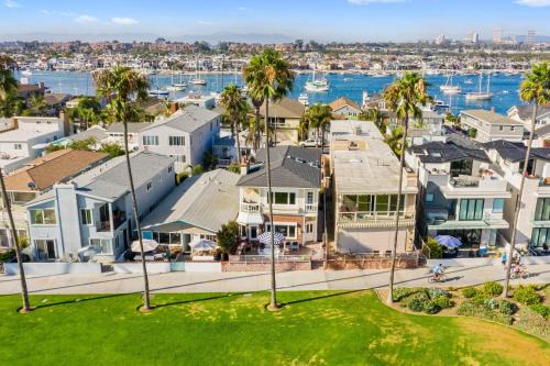 Balboa Peninsula House | Sea Glass by AvantStay 5BR Unique Beach House on Balboa Peninsula w Patio