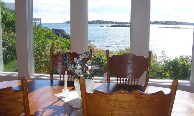 Fortunes Rocks Cottage | 'Sea Haven' 3 BR Oceanfront plus short walk to Fortunes Rocks Beach