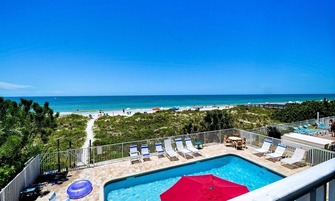 Indian Rocks Beach Condo | Sea Isle Villas K Charming Beachfront Condo with Ocean View