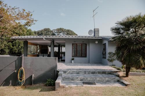 Port Edward House | Sea La Vie- beach cottage