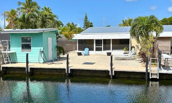Marathon House | Sea La Vie | Waterfront Half Duplex w dockage