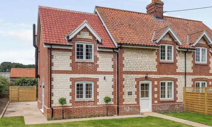 Thornham Cottage | Sea Lavender Cottage-UK11930