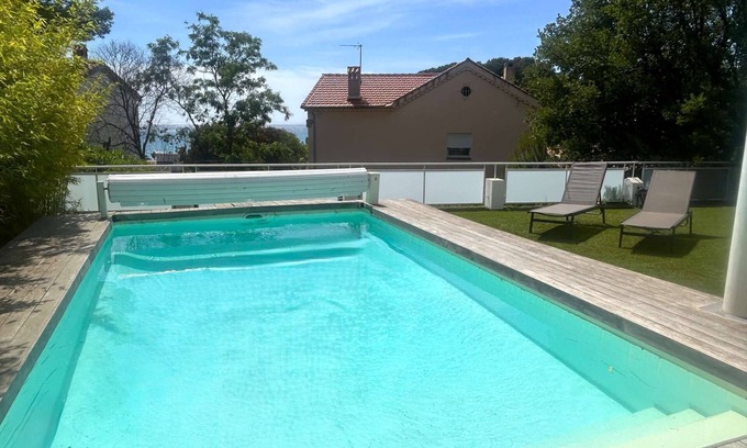 Six-Fours-les-Plages Apartment | Sea view apartment with swimming pool and garden for 6