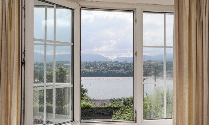 Menai Bridge Cottage | Sea View Cottage