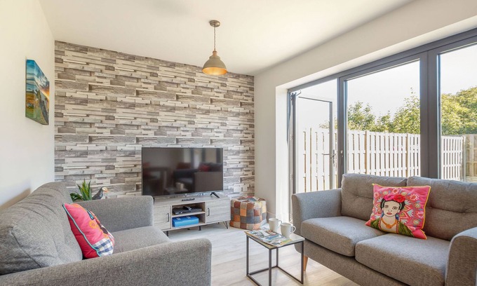 Llanfaelog Cottage | Sea View