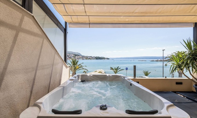 Stobrec House | Sea View Luxury Rooms Seven of Nine