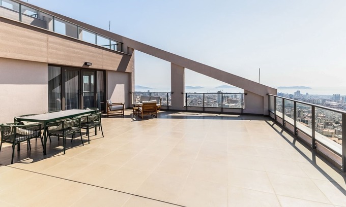 Maltepe Apartment | Sea View Terrace Flat Near Metro in Maltepe