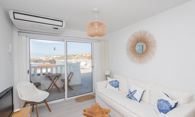 Telde Ski Chalet | Sea Views Private Terrace 2BR House near the Beach