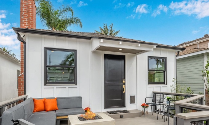 Old Towne House | SeaBreeze Bungalow 2 blocks from beach & steps to Main St.