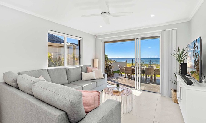 Warilla Apartment | Seabreeze on the Beach "Breeze"