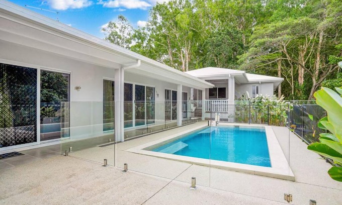 Palm Cove Apartment | SeaBreeze Studios ( Room 2 ) - Palm Cove