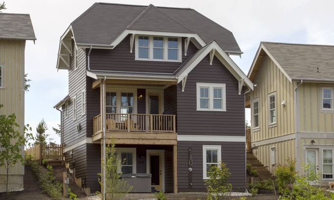 Seabrook House | Seabrook's Buoyed By Love: Dog Friendly, Hot Tub!