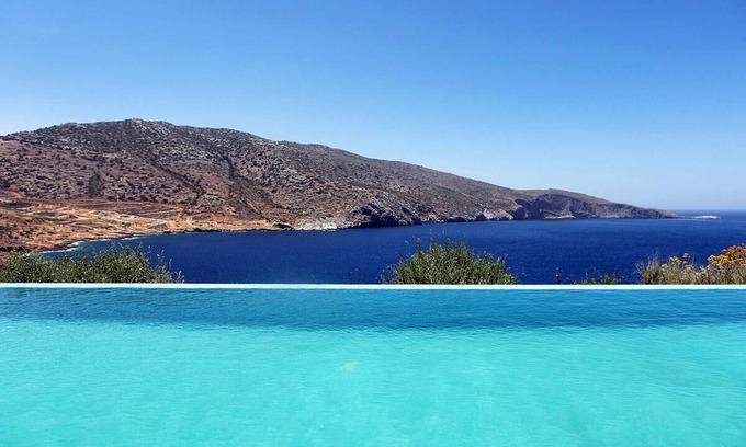 Agia Pelagia Villa | Seafront 5 bedroom villa with amazing views