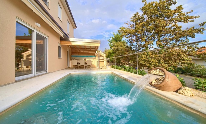 Cizici Apartment | Seafront apartment Jana with heated swimming pool