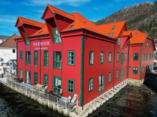 Sandviken Apartment | Seafront Apt. with Elevator and French Balcony