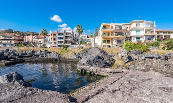 Aci Trezza Apartment | Seafront Apt with View in Aci Castello