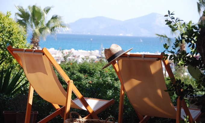 Varkiza Villa | SEAFRONT VILLA IN ATHENS RIVIERA