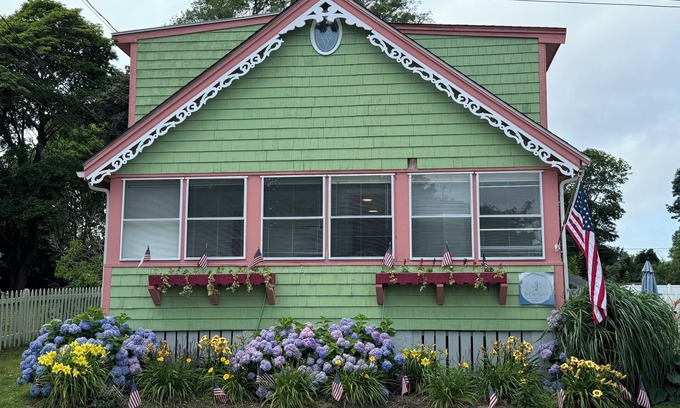 Plymouth House | Seaglass*airy 4bd bungalow* 5 min walk to beach*dog friendly