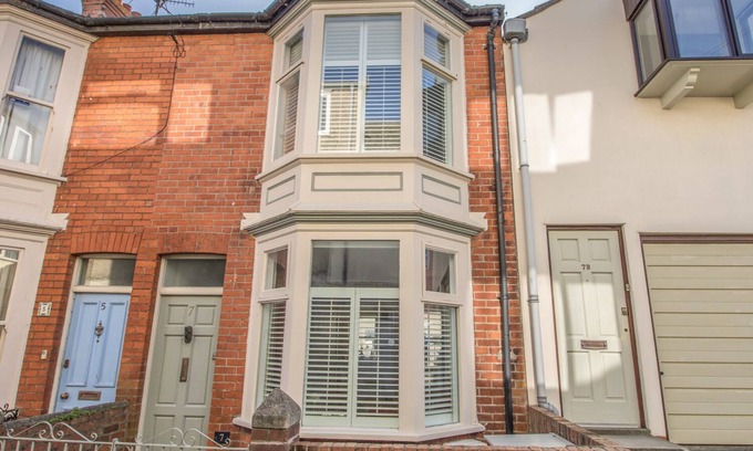 Weymouth House | SEAHORSE COTTAGE, pet friendly, with a garden in Weymouth