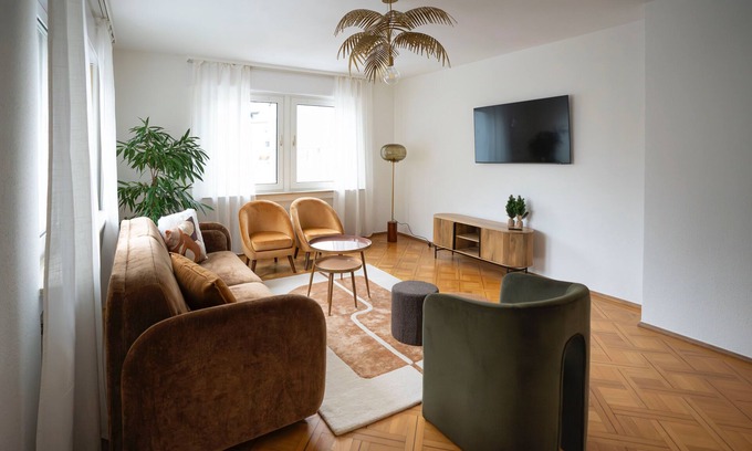 Ulm Apartment | Seahorse, stylish apartment centrally located in Ulm, 3 bedrooms, kitchen, bathroom