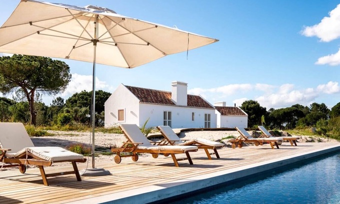 Grandola Apartment | Seamless luxury amid Comporta's rustic beauty