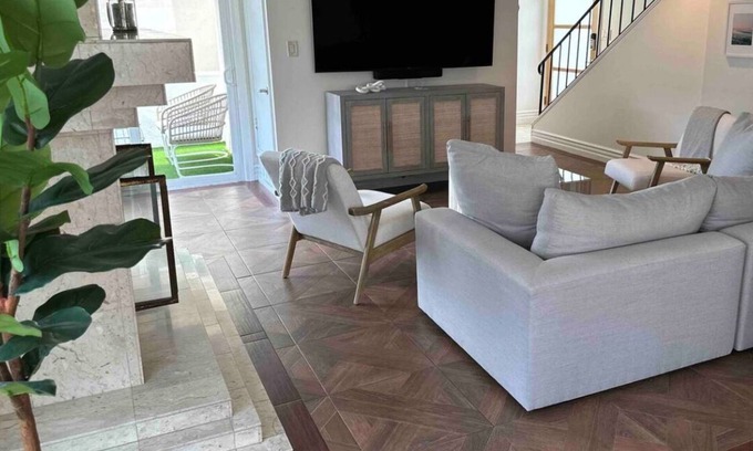 The Strand House | SEAS The DAY! FUN in the SUN W/OCEAN VIEWS Voted GUESTS FAVORITE TOP 5% -Airbnb