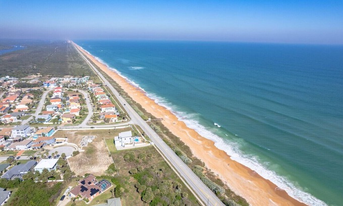 Ormond Beach Plaza House | Seas the Day - Modern Bungalow