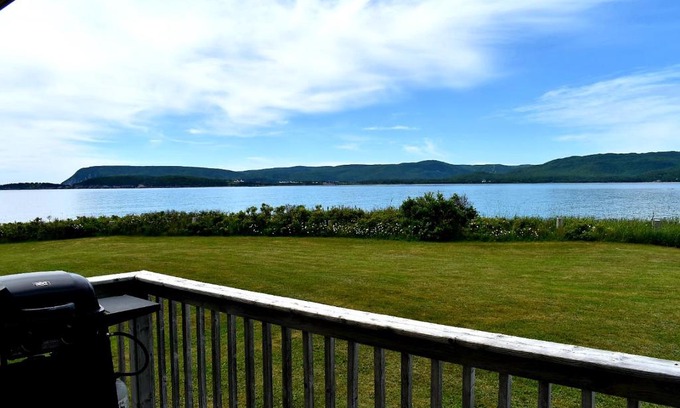 Ingonish Resort | Seascape Coastal Retreat - 2 ADULTS ONLY - HOT TUB AND WITHOUT HOT TUB OCEANFRONT PROPERTY