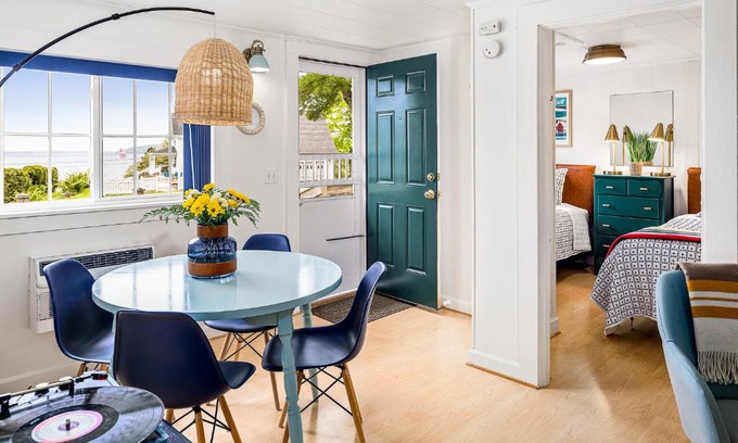 Belfast Hotel | Seascape Motel & Cottages