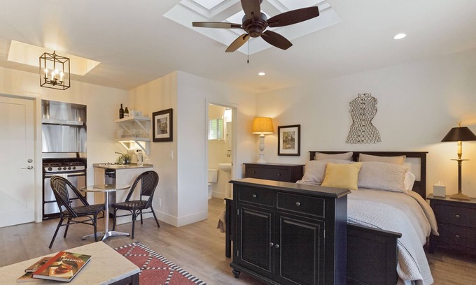 Del Mar Heights Apartment | Seashore Studio - close to restaurants and store, 8 minute walk to Del Mar beaches