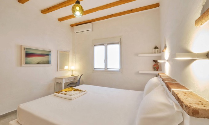 Eresos-Antissa Apartment | Seaside 2BD beach apartment, Skala Eressos