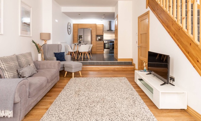 Anstruther House | Seaside Apartment - Sleeps 6 & Pet friendly