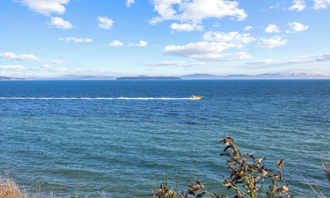 Saanich Cottage | Seaside Country Cottage