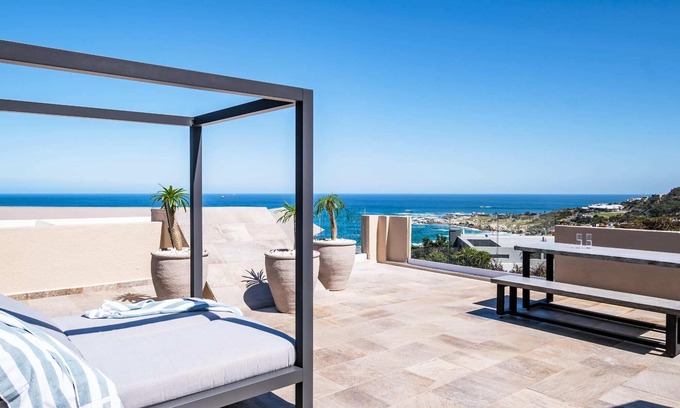 Camps Bay Apartment | Seaside Escape Apartment Sea La View