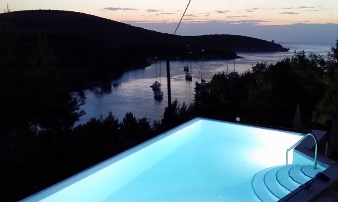 Hvar House | Seaside family friendly house with a swimming pool Cove Pribinja, Hvar (K-15324)
