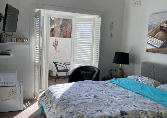 Elwood Bed & Breakfast | Seaside Home