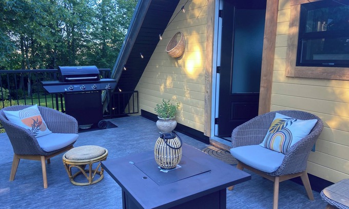 Sooke Cottage | Seaside Perch - a Cozy Cottage near the beach.