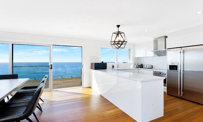 Forresters Beach House | Seaside Retreat - Spectacular Ocean Views
