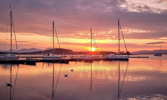 Oban Hotel | Seaside Serenity | 2 Rooms with Stunning Views l Near McCaig's Tower