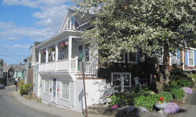 Rockport Apartment | Seaside vacation studio steps from beaches and harbor area in historic Rockport