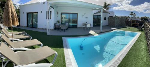 La Oliva Villa | Seaside Villa in El Roque (El Cotillo) with Private Pool