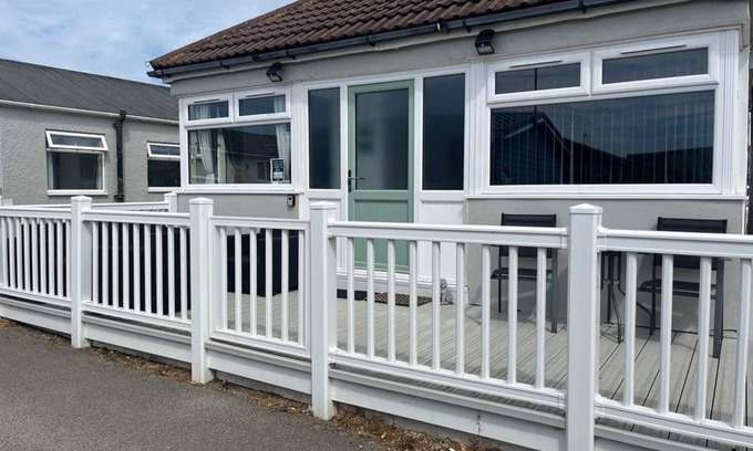 Bridlington House | SeasideEscape-2Br-Sleeps4-Parking-PetsOK-Fireplace