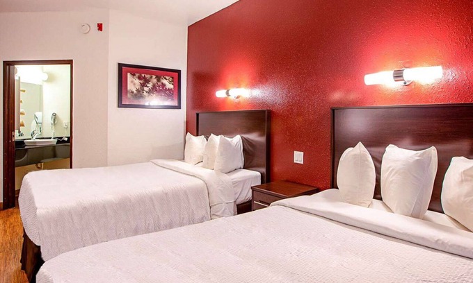 Traverse City Hotel | Seasons Inn Traverse City