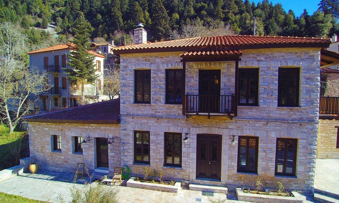 Karpenisi House | Seasons-Winter 5 Bedroom Home 250m2