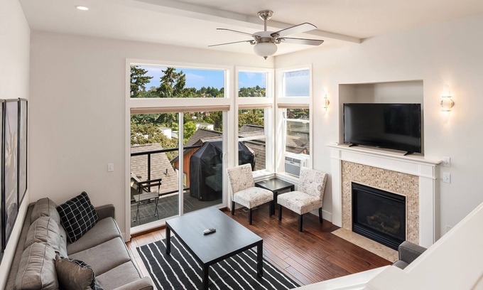 Mann House | Seattle Vacation Home: The Port - 3 bed/2.5 bath, great location