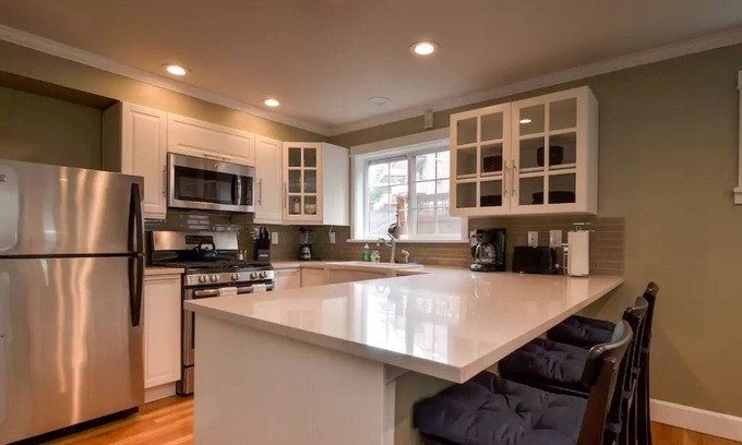 Stevens House | Seattle Vacation Home: The Gallery