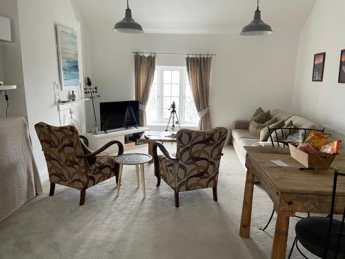 Portland Apartment | Seaview cottage with oodles of charm sleeps 4