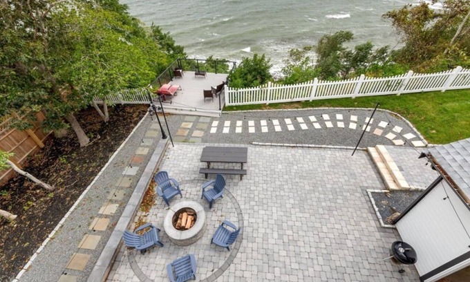 Plymouth House | Seaview Summit House, 5 BR steps from beach!